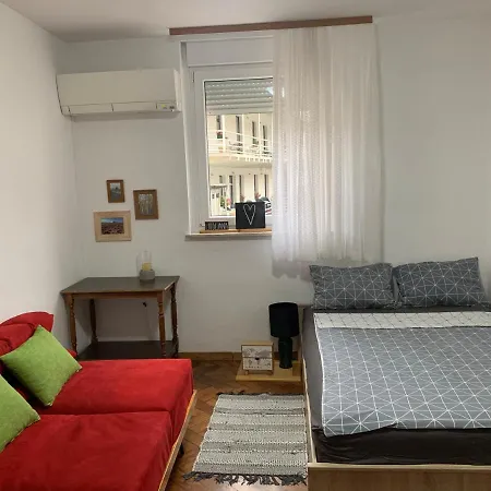 New Episode - With Private Parking * Laibach