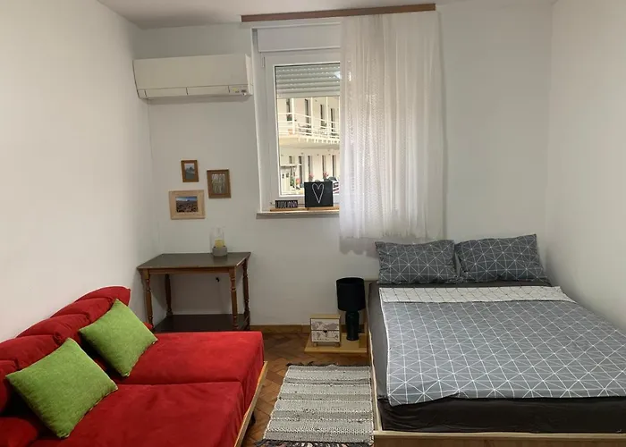 New Episode - With Private Parking * Laibach